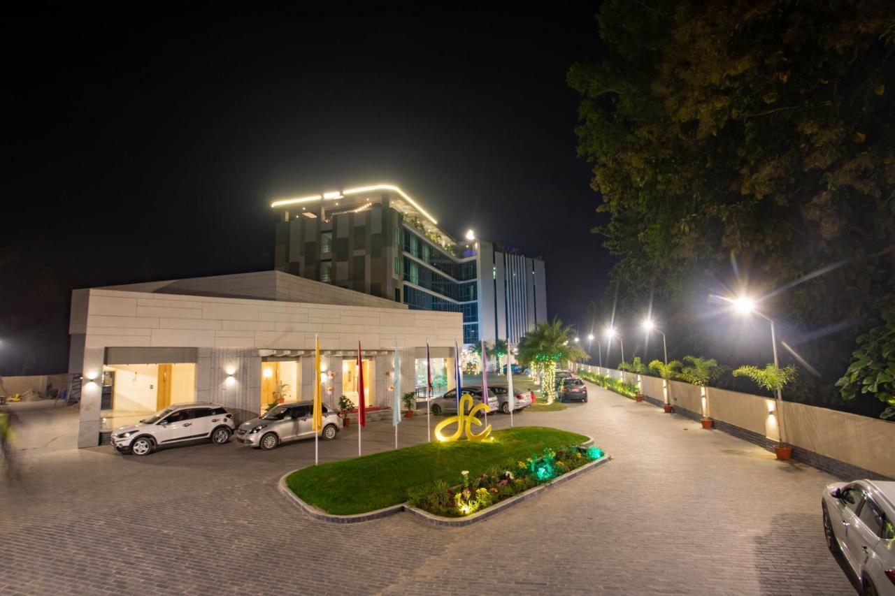 Hotel Siraichuli Chitwan Eksteriør bilde